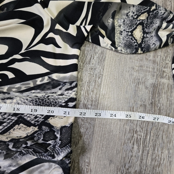 STRAZZI Animal Print Blouse Women's Size 1X Silky Lightweight 3/4 Sleeve - Picture 13 of 13